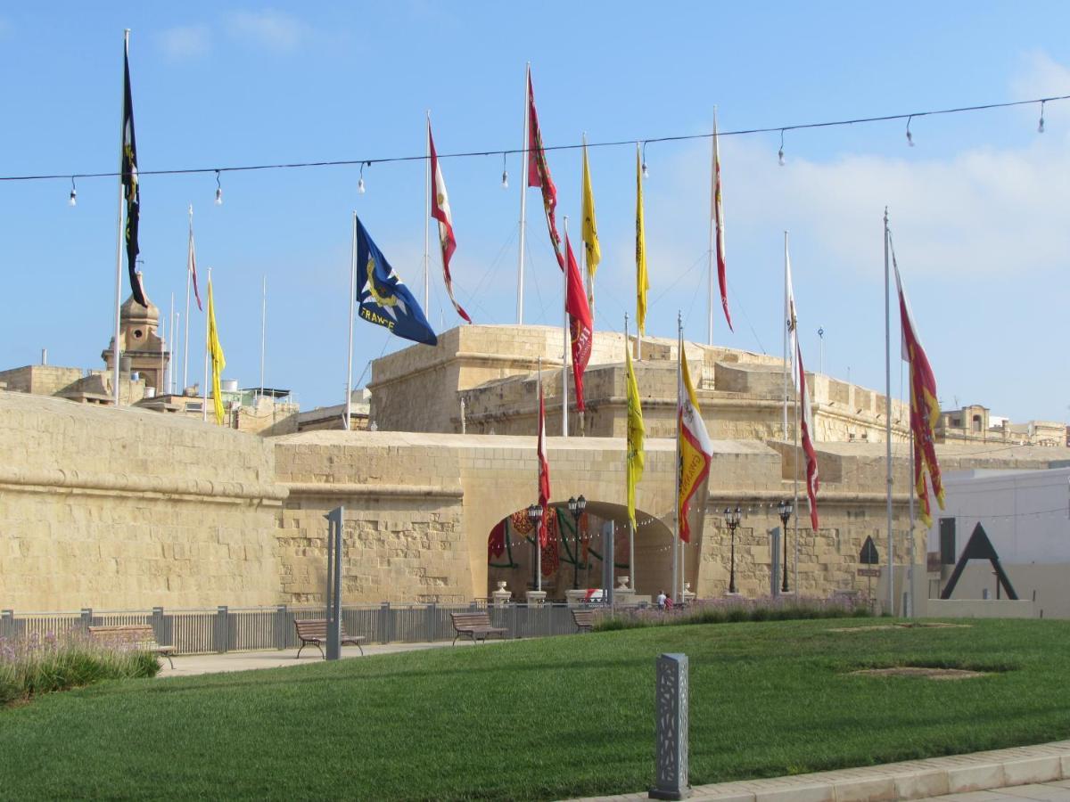 Vittoriosa' Seafront 2 Bed Highly Furnished Apartment Extérieur photo