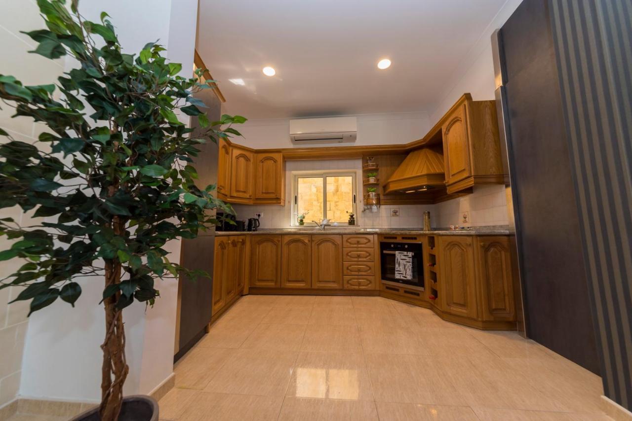 Vittoriosa' Seafront 2 Bed Highly Furnished Apartment Extérieur photo