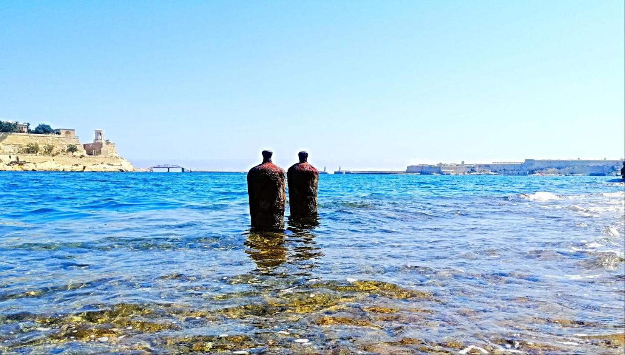 Vittoriosa' Seafront 2 Bed Highly Furnished Apartment Extérieur photo
