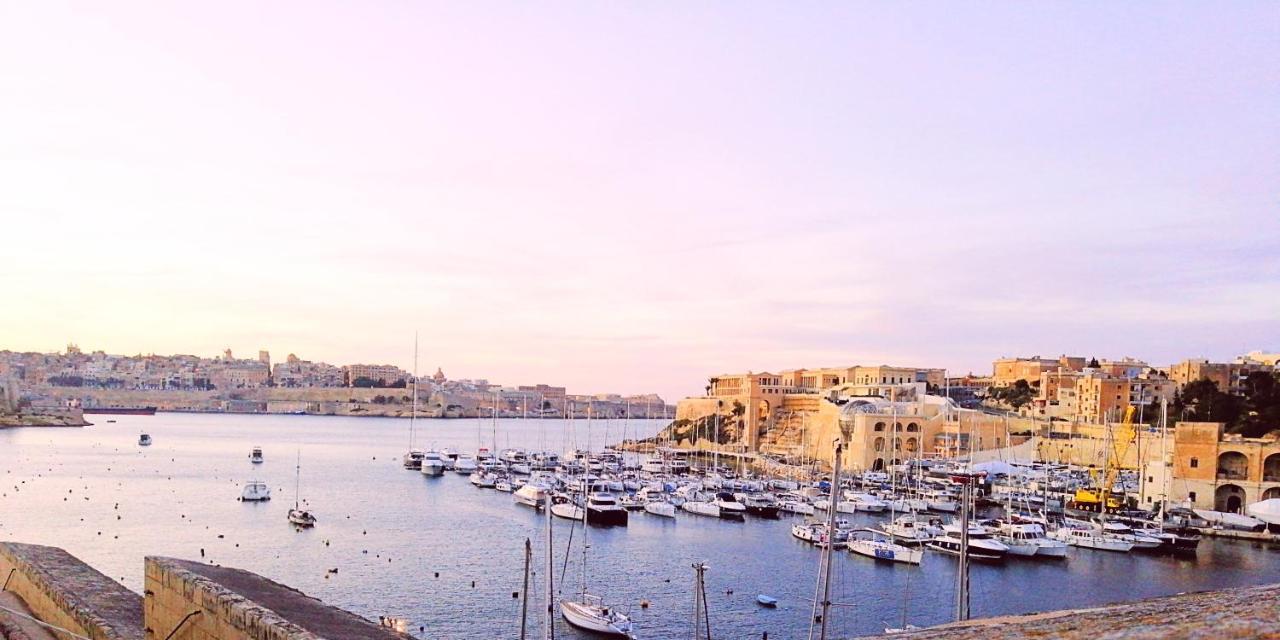 Vittoriosa' Seafront 2 Bed Highly Furnished Apartment Extérieur photo