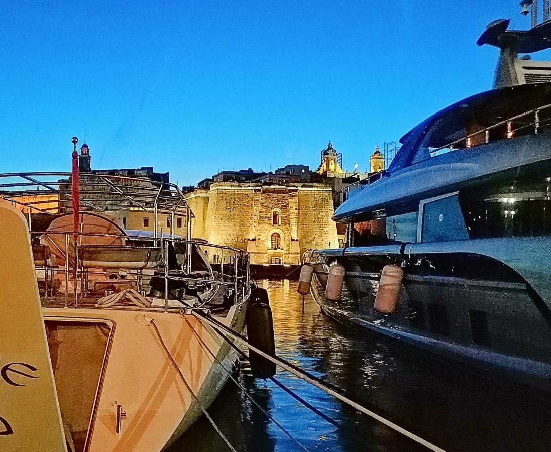 Vittoriosa' Seafront 2 Bed Highly Furnished Apartment Extérieur photo