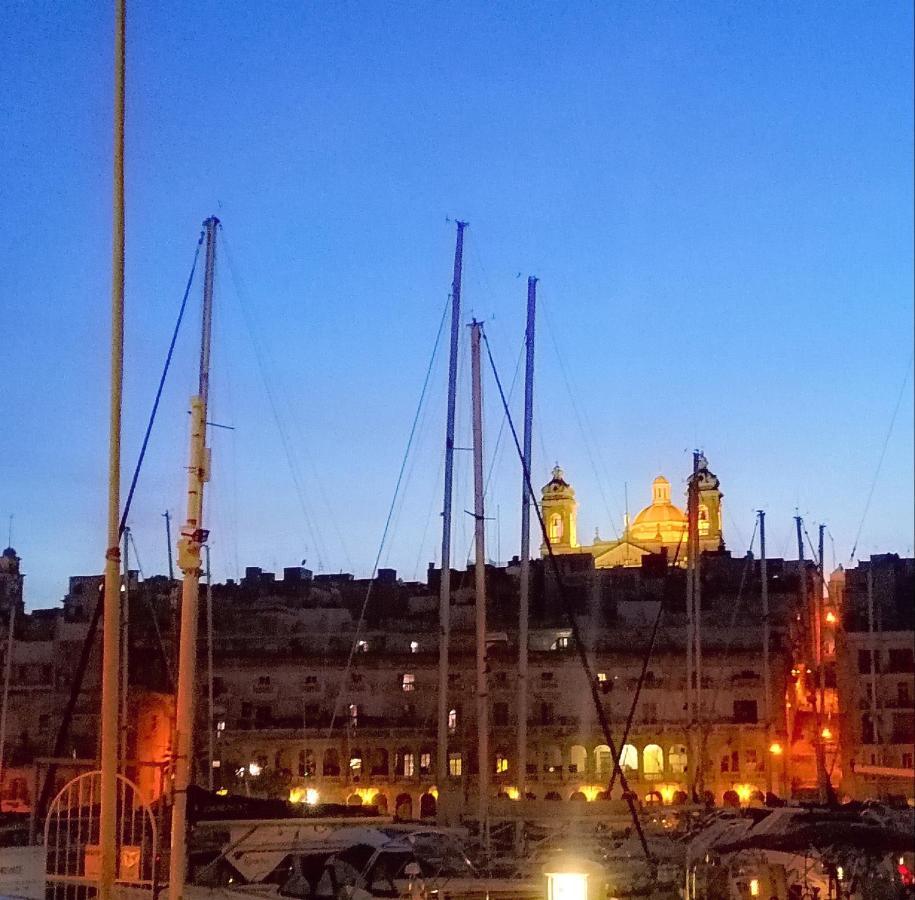 Vittoriosa' Seafront 2 Bed Highly Furnished Apartment Extérieur photo