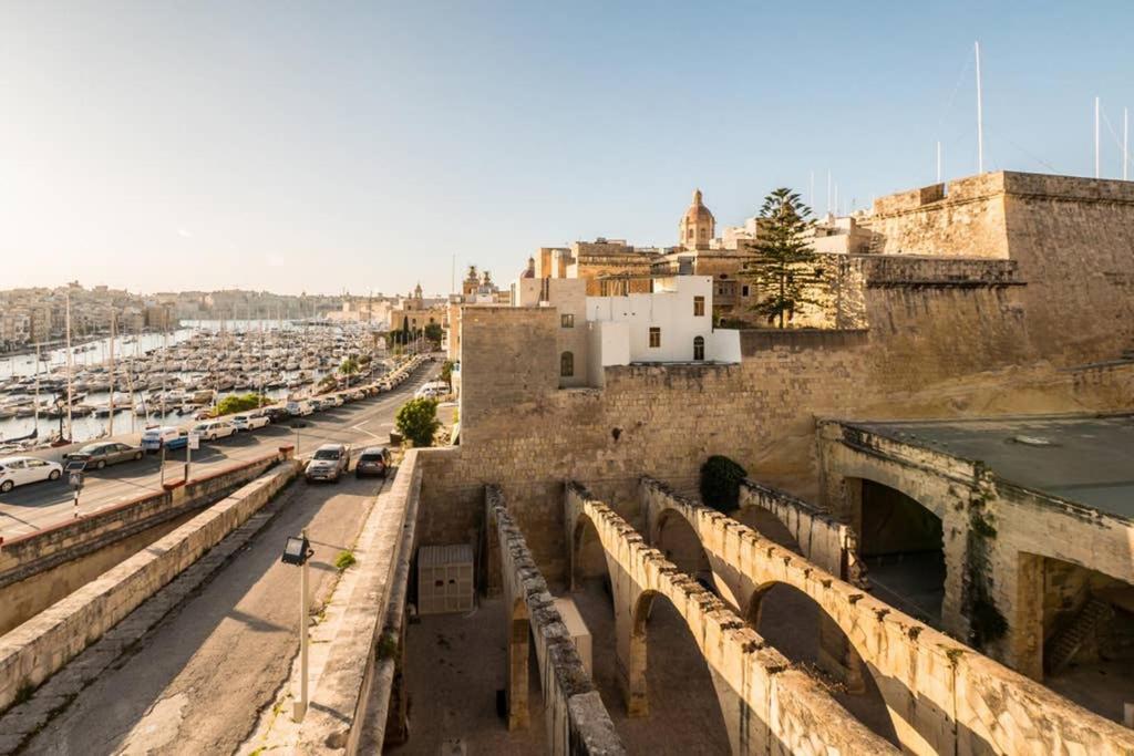 Vittoriosa' Seafront 2 Bed Highly Furnished Apartment Extérieur photo